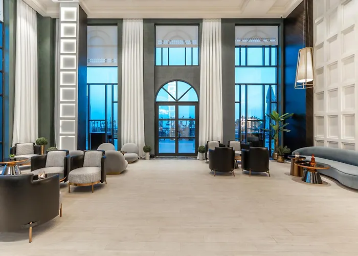 Serenity Queen Hotel